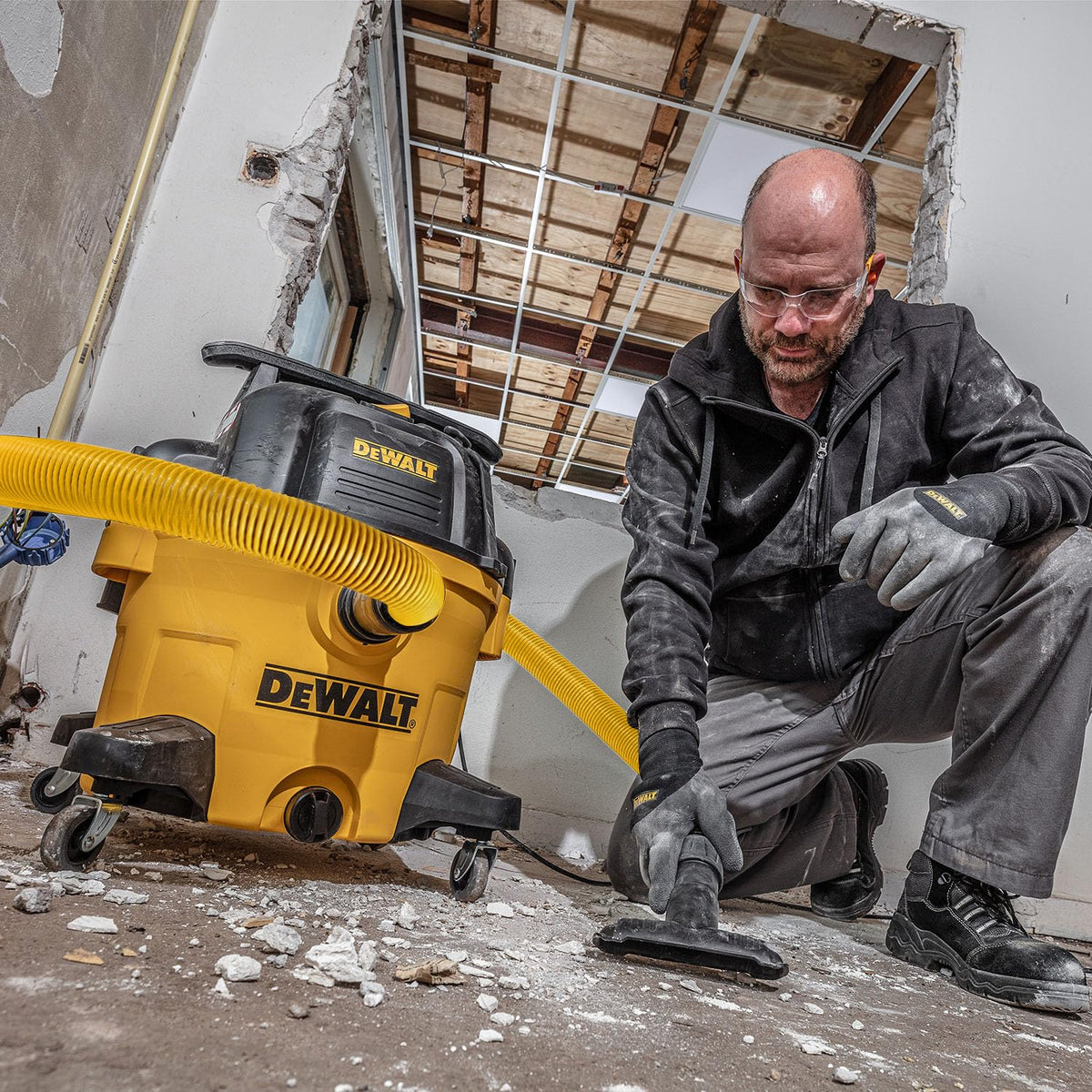 16 Gal Wet and Dry Shop Vacuum with Blower F22058